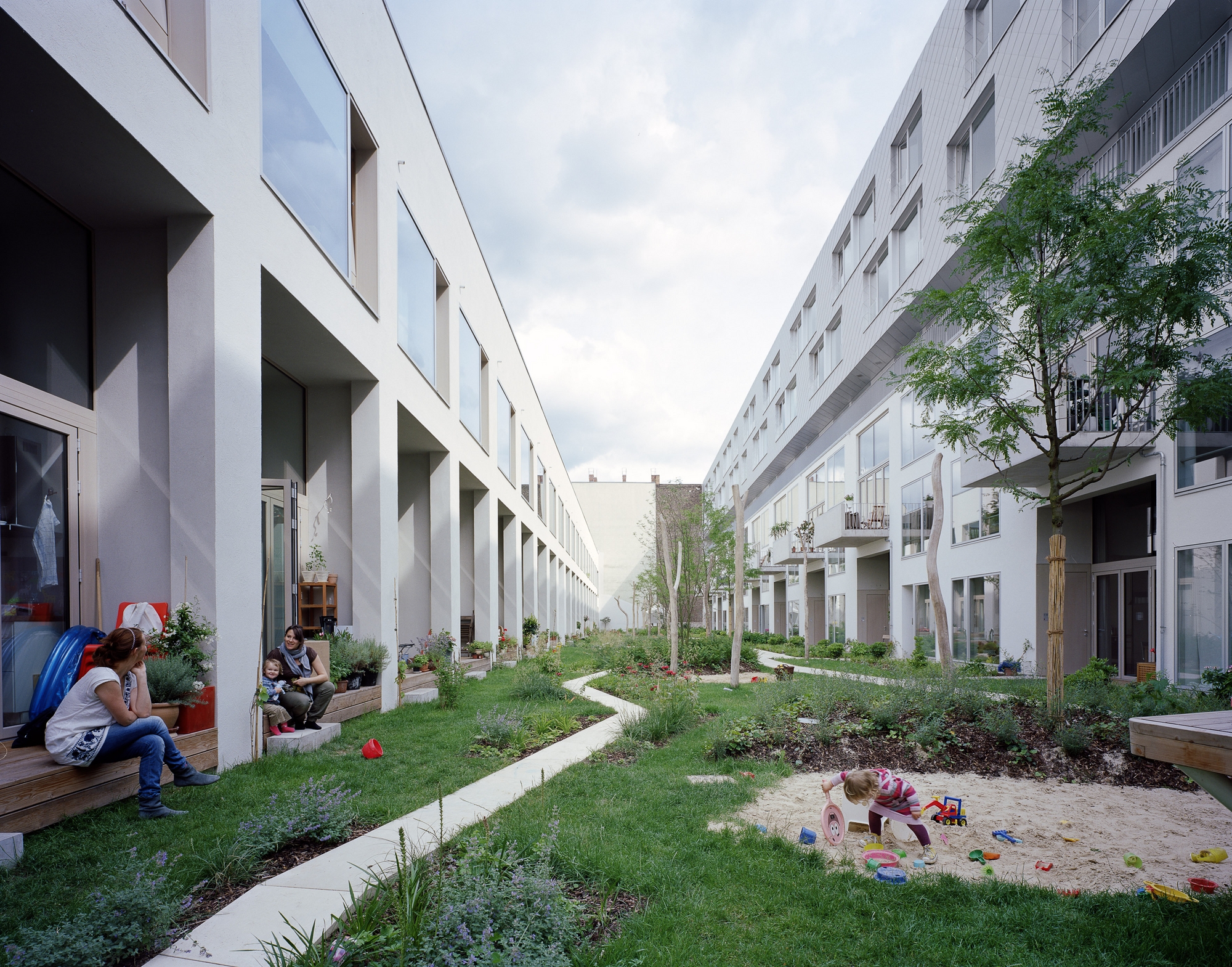 ‘An air of congenial chaos’: while the dwellings provide opportunity for privacy, the shared green space is the social centre of the scheme