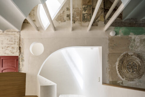 Floresprats salabeckett 62408 ph 08 arrival under the arch and skylight photoadriàgoula