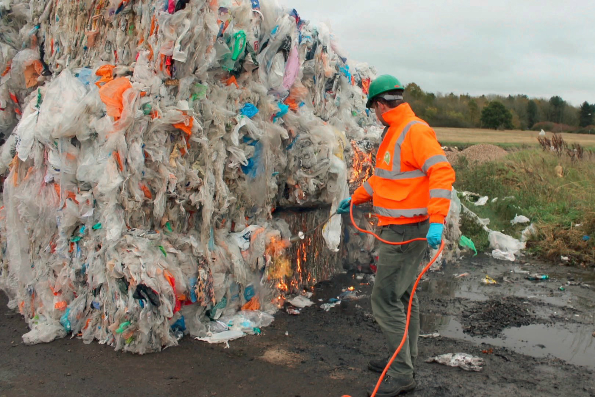 Most councils 'struggling to find market for plastics' MRW