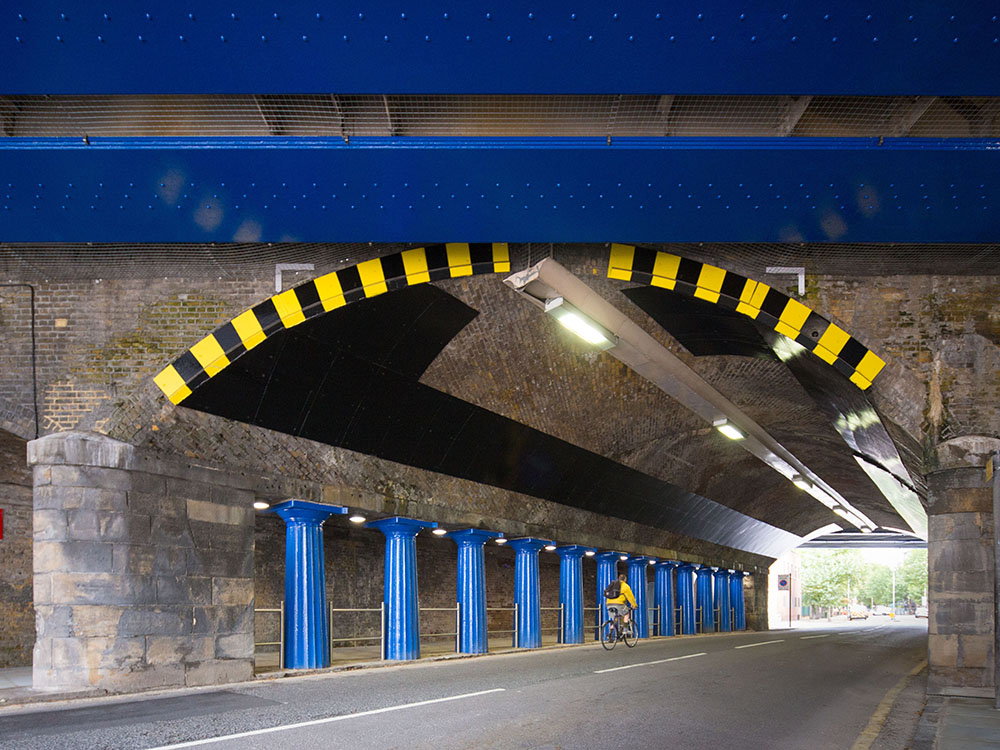 Landmark London rail bridge returns to former glory Construction News