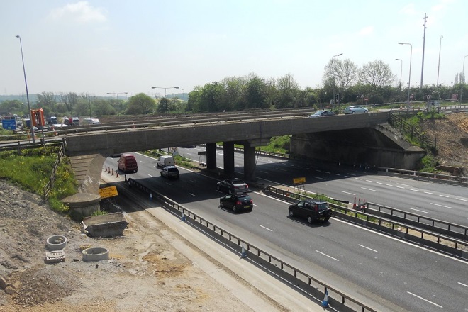 Generic_roads_Highways-England_M1-j10-13-old-bridge-motorways-roads-infrastructure-1_660.jpg