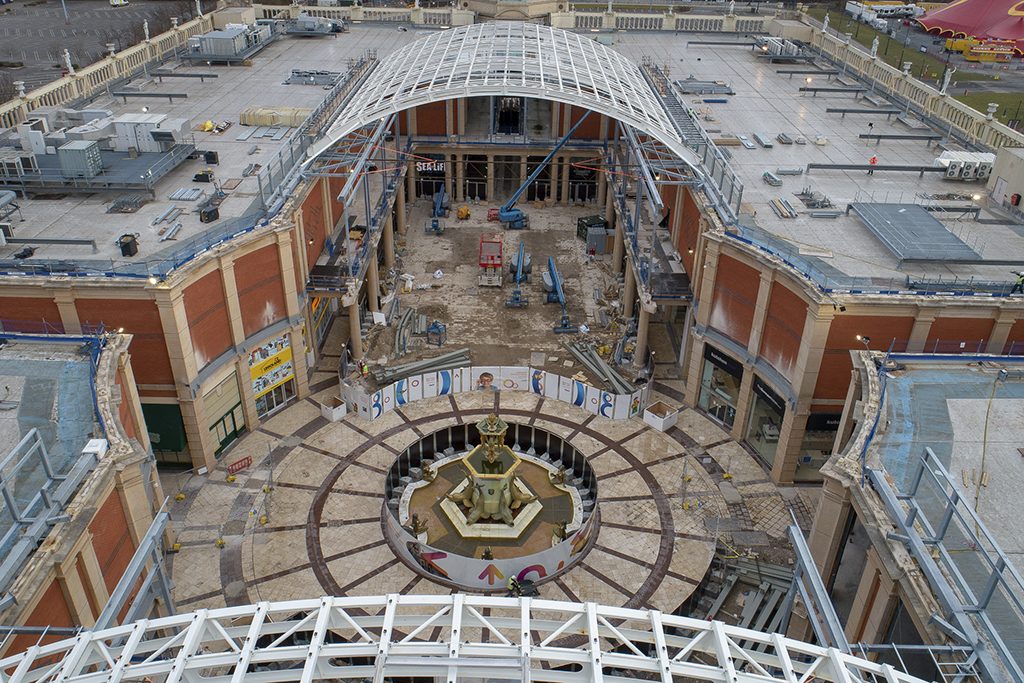 Intu dazzles Trafford Centre shoppers with Vinci’s glass roof and floor