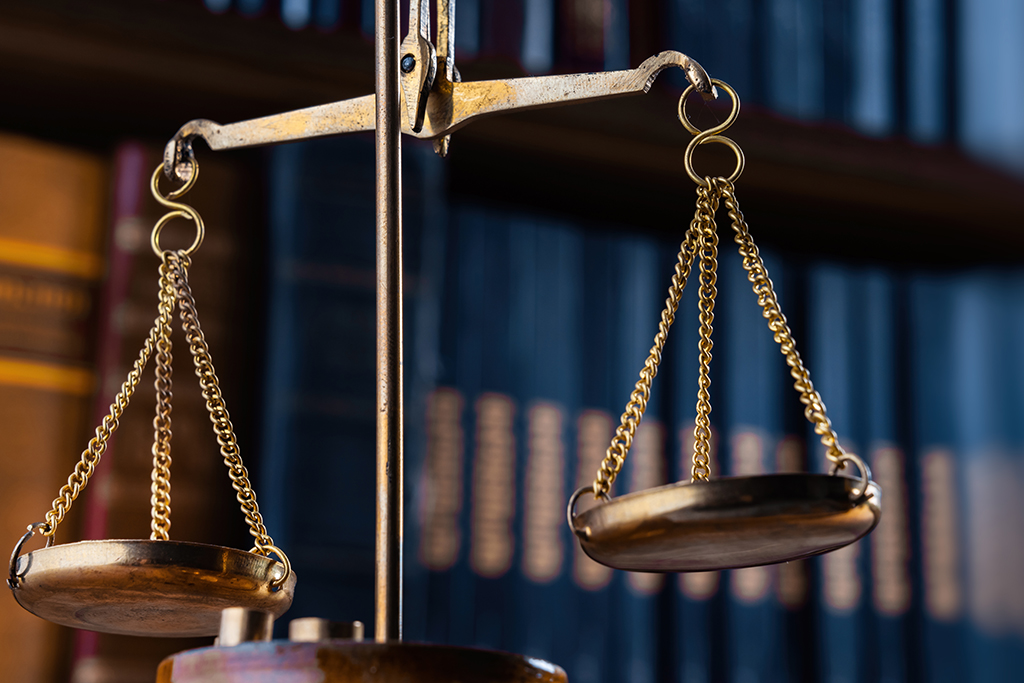 Legal_scales_shutterstock_2471885651.jpg