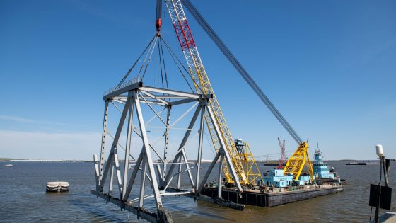 How salvage workers are removing pieces of Francis Scott Key Bridge from the Patapsco River - Vimarsana News